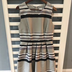 Boss fit flare garden dress in gray/ black